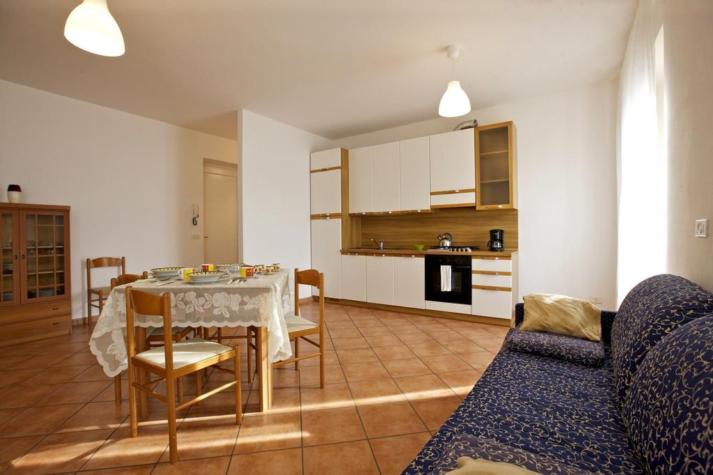 Bella Casa Alla Spiaggia Tronzano Lago Maggiore Exterior photo